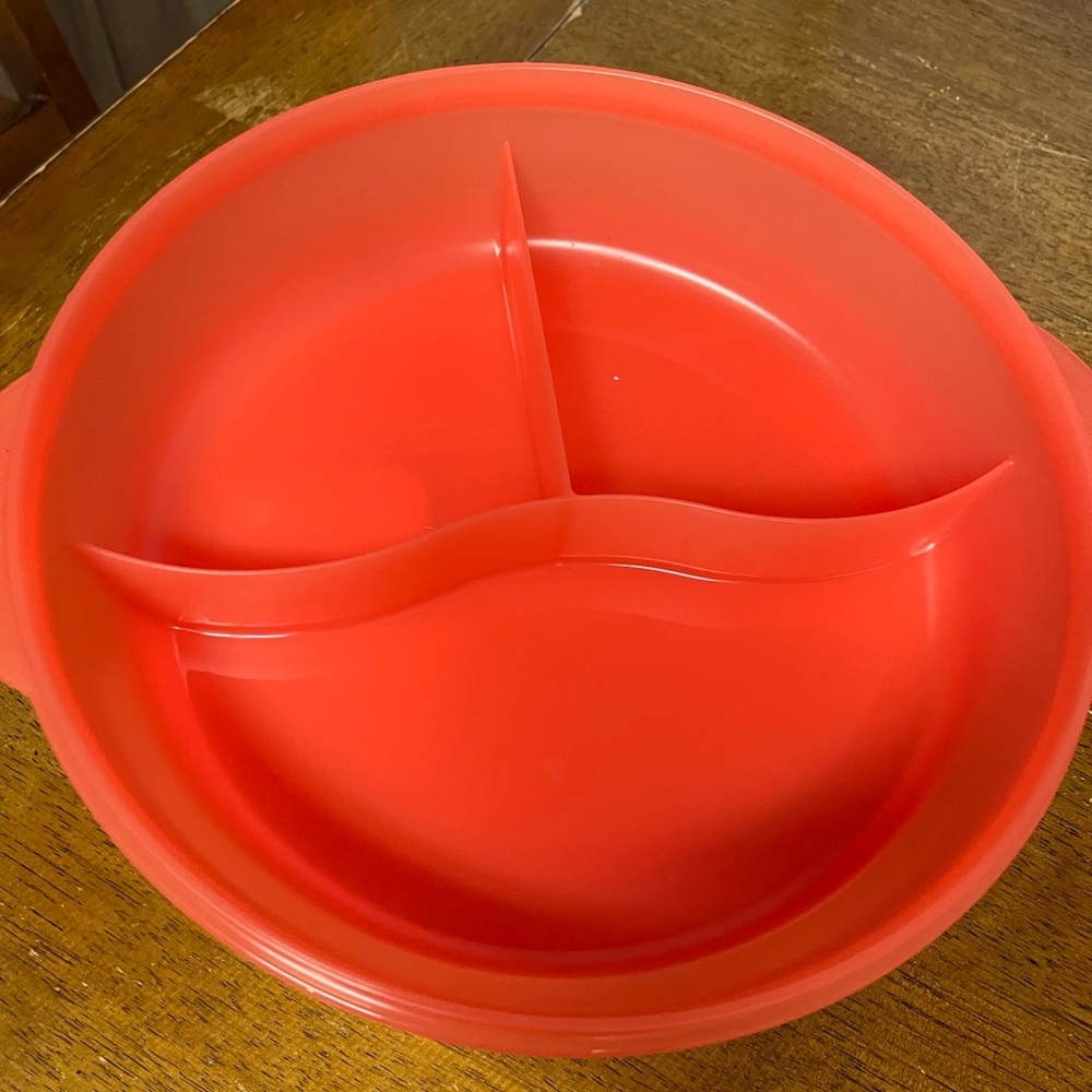 Tupperware Crystal Wave Plus Divided Dish